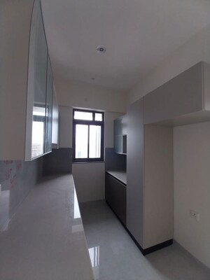 Room in 3 BHK Apartment at Savvy Merushikhar, Andheri East – for Sale