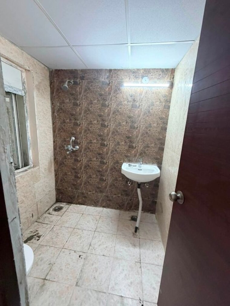 Bathroom, amrapali-centurian-park 2 Bedroom 950 Sq.Ft. Apartment In Tech Zone 4 Greater Noida Greater Noida 10525642