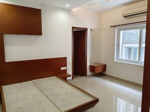 Room in 3 BHK Builder Floor at Lahari Jubilee Hills, Jubilee Hills – for Rent