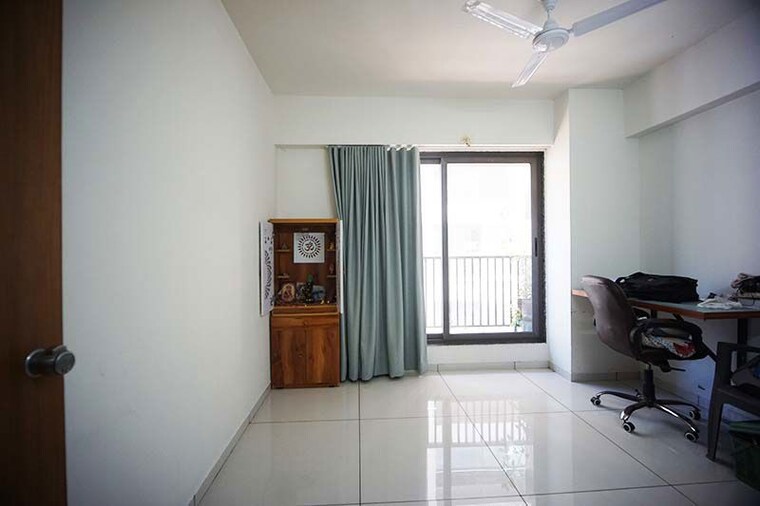 Living Room, sargasan 3 Bedroom 245 Sq.Yd. Apartment In Sargasan Gandhinagar 10525665