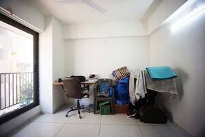 Team Area in 3 BHK Apartment at Sargasan – for Sale