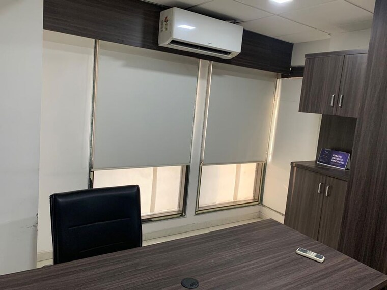 Room, scarlet-gateway Commercial Office Space 635 Sq.Ft. In Prahlad Nagar Ahmedabad 10525679
