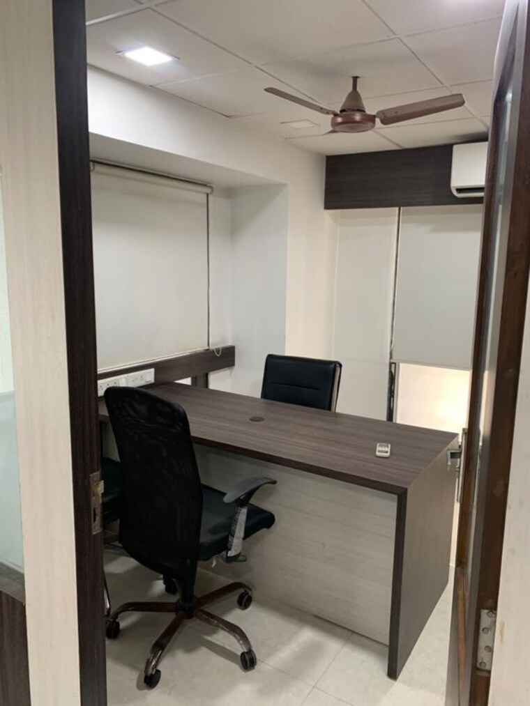 Team Area, scarlet-gateway Commercial Office Space 635 Sq.Ft. In Prahlad Nagar Ahmedabad 10525679