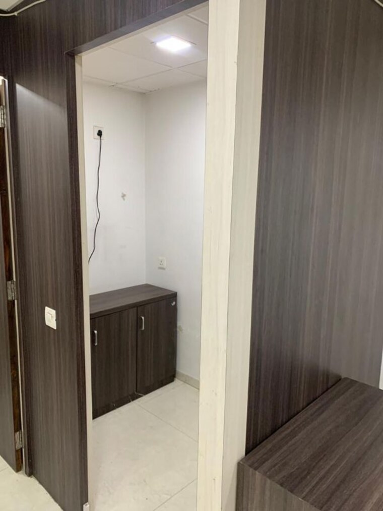 Room, scarlet-gateway Commercial Office Space 635 Sq.Ft. In Prahlad Nagar Ahmedabad 10525679