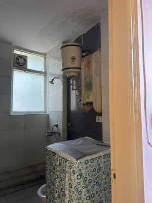 Bathroom in 1 BHK Builder Floor at Sector 21 – for Rent