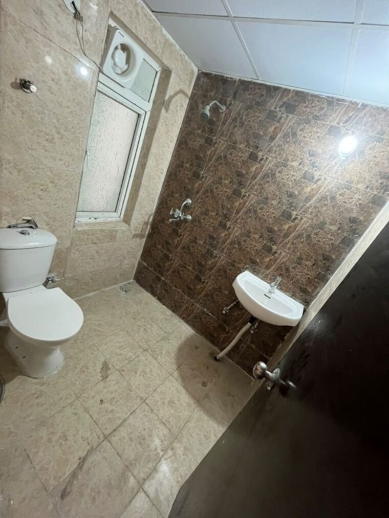 Bathroom, sun-twilight 2 Bedroom 710 Sq.Ft. Apartment In Jaypee Greens Greater Noida 10525695