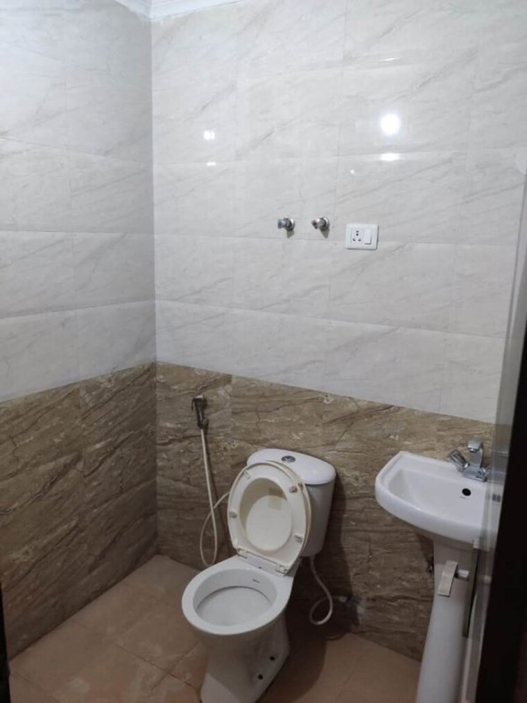Bathroom, pivotal-riddhi-siddhi 2 Bedroom 600 Sq.Ft. Apartment In Sector 99 Gurgaon 10525668