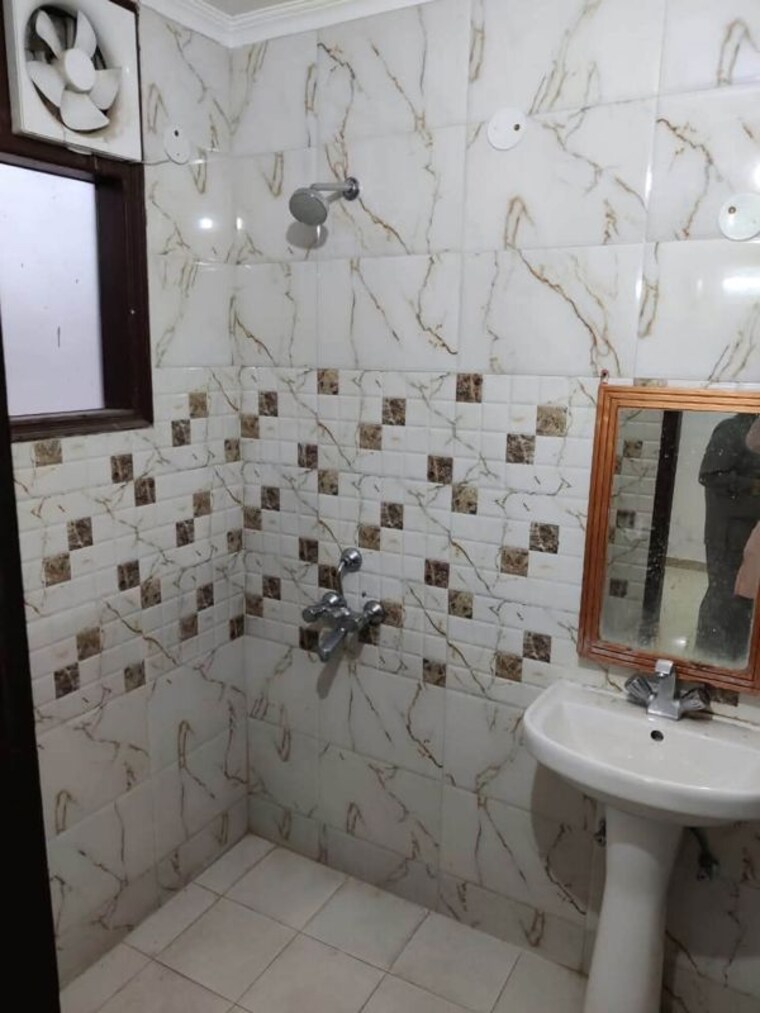 Bathroom, pivotal-riddhi-siddhi 2 Bedroom 600 Sq.Ft. Apartment In Sector 99 Gurgaon 10525668