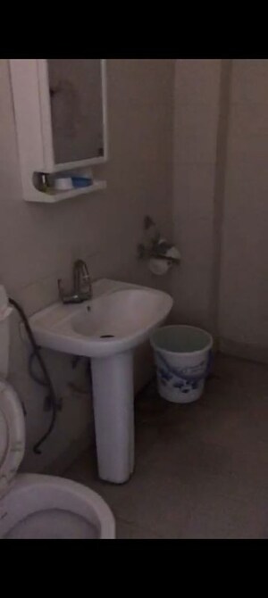 Bathroom in 4 BHK Apartment at Kbnows Apartment, Sector 16 Greater Noida – for Rent