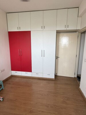 Room in 3.5 BHK Apartment at Emaar Palm Gardens, Sector 83 – for Rent