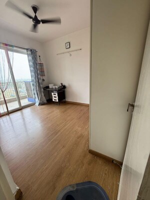 Room in 3.5 BHK Apartment at Emaar Palm Gardens, Sector 83 – for Rent