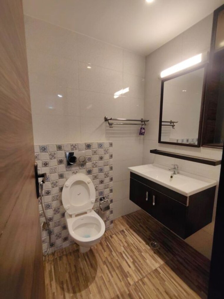Bathroom, sector 5 dwarka 3 Bedroom 2000 Sq.Ft. Apartment In Sector 5 Dwarka Delhi 10525772