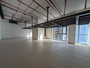 Room in  Office Space at Turf Estate, Worli – for Rent