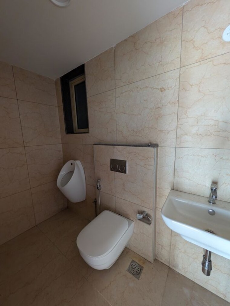 Bathroom, turf-estate Commercial Office Space 1030 Sq.Ft. In Worli Mumbai 10525782