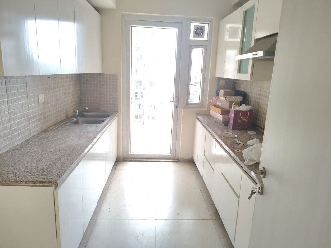 3 BHK 1900 Sq.Ft. Apartment in DLF The Skycourt