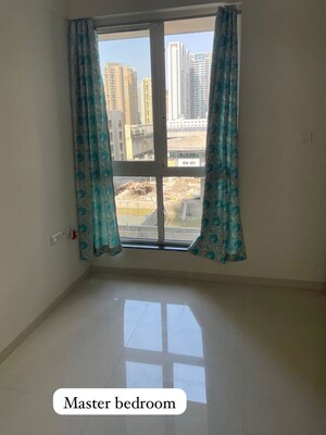 Room in 3 BHK Apartment at Sheth Zuri, Laxmi Nagar – for Rent