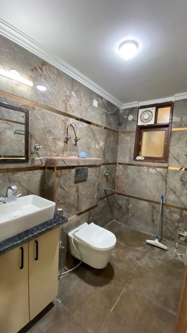 Bathroom, chattarpur 3 Bedroom 1100 Sq.Ft. Builder Floor In Chattarpur Delhi 10525814