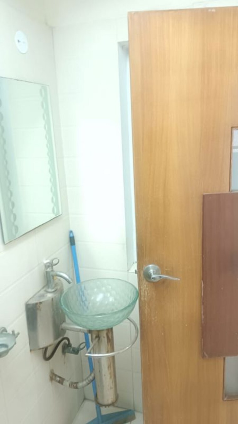 Bathroom, rna-azzure 3 Bedroom 2100 Sq.Ft. Apartment In Bandra East Mumbai 10514392