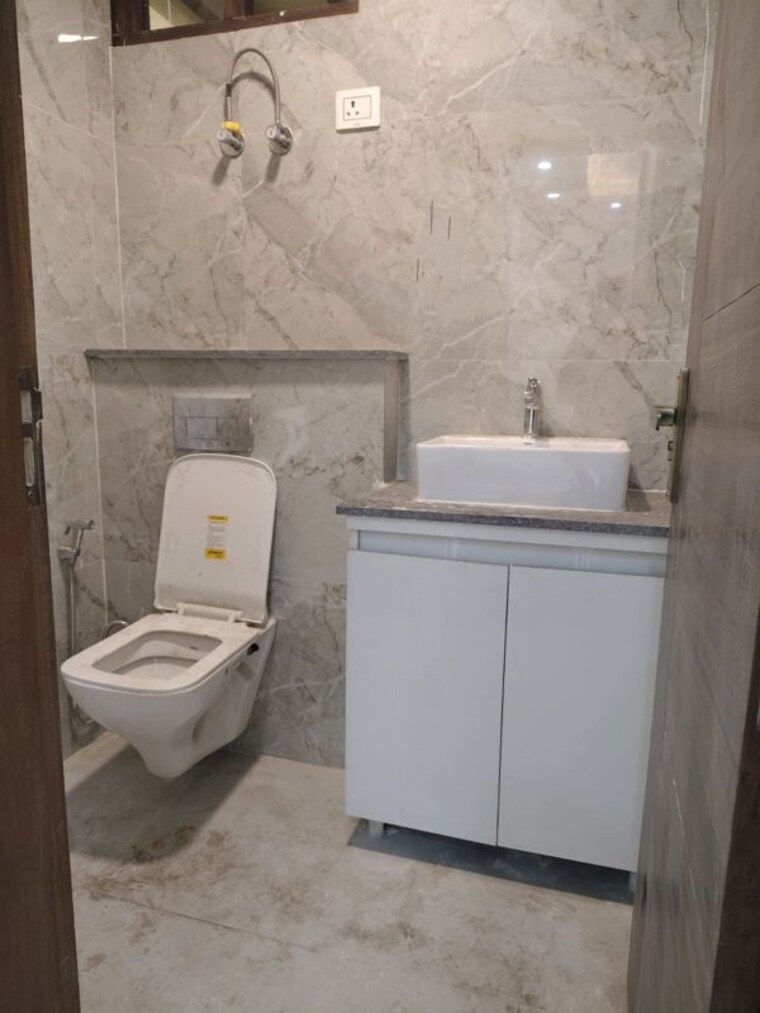 Bathroom, chattarpur 3 Bedroom 1200 Sq.Ft. Builder Floor In Chattarpur Delhi 10525848