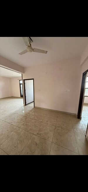 Room in 3 BHK Apartment at Sector 63 – for Sale