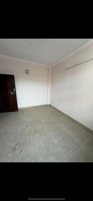 Room in 3 BHK Apartment at Sector 63 – for Sale
