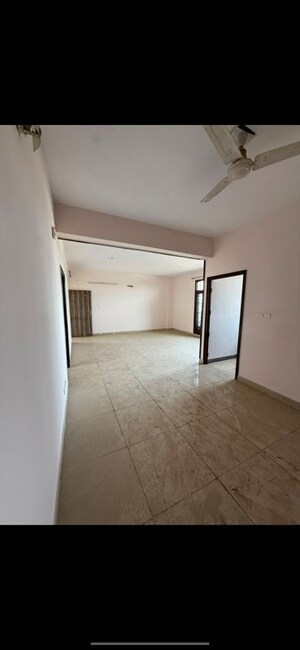 Room in 3 BHK Apartment at Sector 63 – for Sale