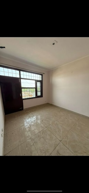 Room in 3 BHK Apartment at Sector 63 – for Sale