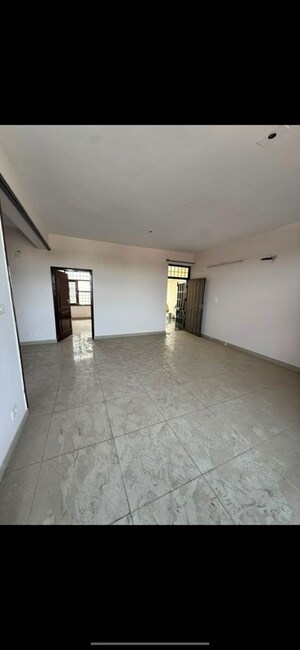 Room in 3 BHK Apartment at Sector 63 – for Sale