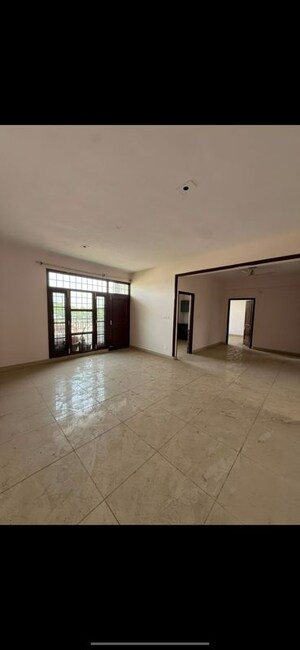 Room in 3 BHK Apartment at Sector 63 – for Sale