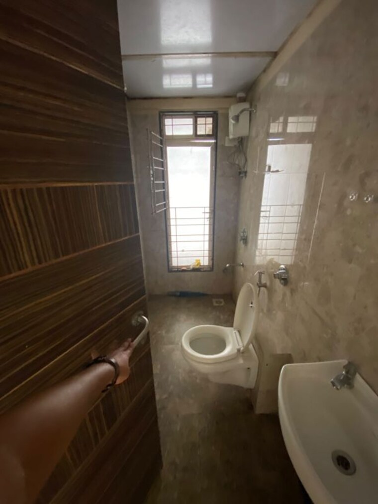 Bathroom, shajanand-i-arista 2 Bedroom 600 Sq.Ft. Apartment In Goregaon West Mumbai 10525916