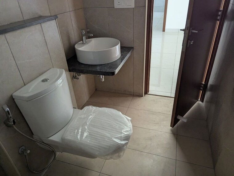 Bathroom, prestige-green-gables 3.5 Bedroom 1910 Sq.Ft. Apartment In Panathur Bangalore 10525891