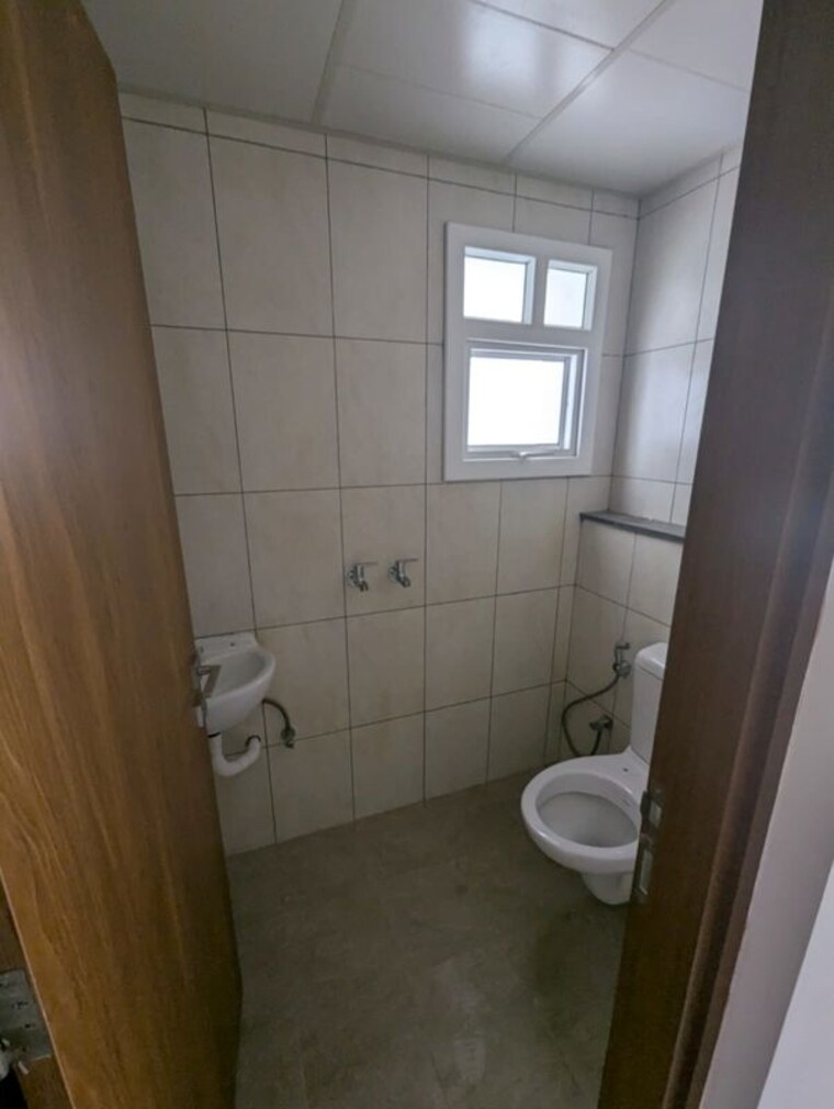 Bathroom, prestige-green-gables 3.5 Bedroom 1910 Sq.Ft. Apartment In Panathur Bangalore 10525891