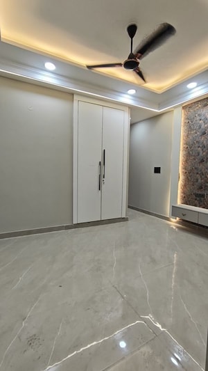 Room in 3 BHK Builder Floor at Fidato Honour Homes, Sector 89 – for Sale