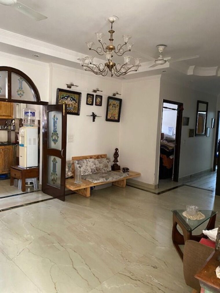 Living Room, south extension i 3 Bedroom 190 Sq.Yd. Builder Floor In South Extension I Delhi 10525959