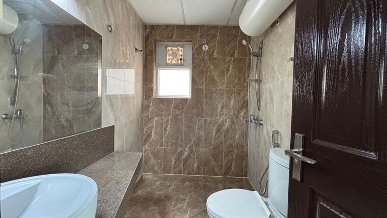Bathroom, ajnara-le-garden 2.5 Bedroom 1140 Sq.Ft. Apartment In Sector 16b Greater Noida Greater Noida 10525911