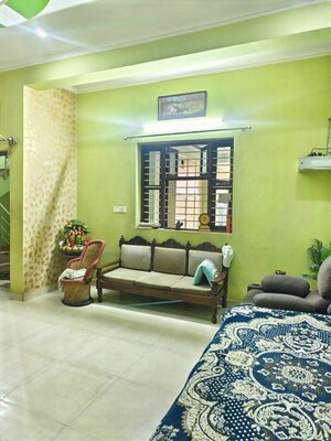 Living Room in 3 BHK Builder Floor at Sector 21 – for Rent