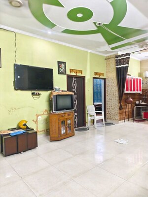 Living Room in 3 BHK Builder Floor at Sector 21 – for Rent