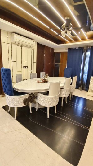 Living Room in 4 BHK Apartment at BPTP Amstoria, Sector 102 – for Sale