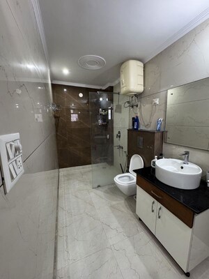 Team Area in 3 BHK Builder Floor at Sector 21 – for Rent