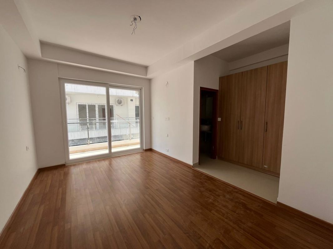 4 BHK + Store Room 2600 Sq.Ft. Apartment in SS Linden