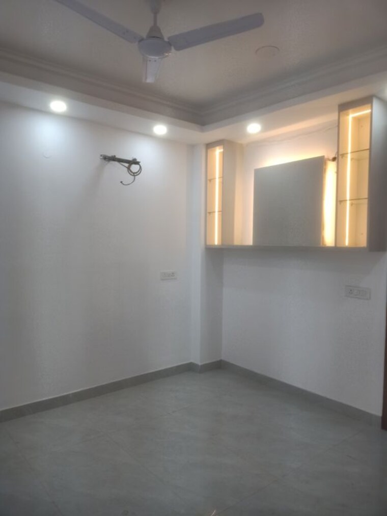 Room, vasant kunj enclave 2 Bedroom 70 Sq.Yd. Builder Floor In Vasant Kunj Enclave Delhi 10525969