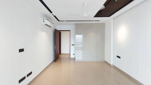 Room in 3 BHK Builder Floor at Sector 21 – for Rent