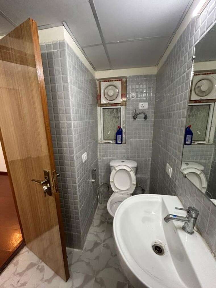 Bathroom, unnati-fortune-the-aranya 2 Bedroom 1200 Sq.Ft. Apartment In Sector 119 Noida 10526038