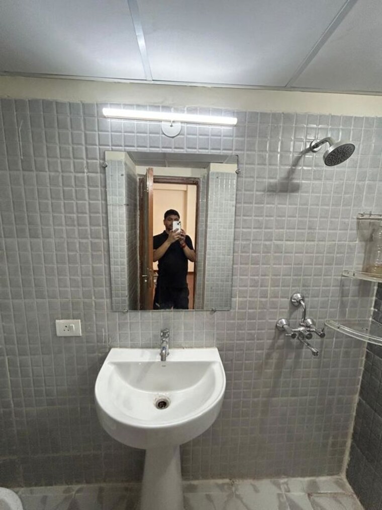 Bathroom, unnati-fortune-the-aranya 2 Bedroom 1200 Sq.Ft. Apartment In Sector 119 Noida 10526038