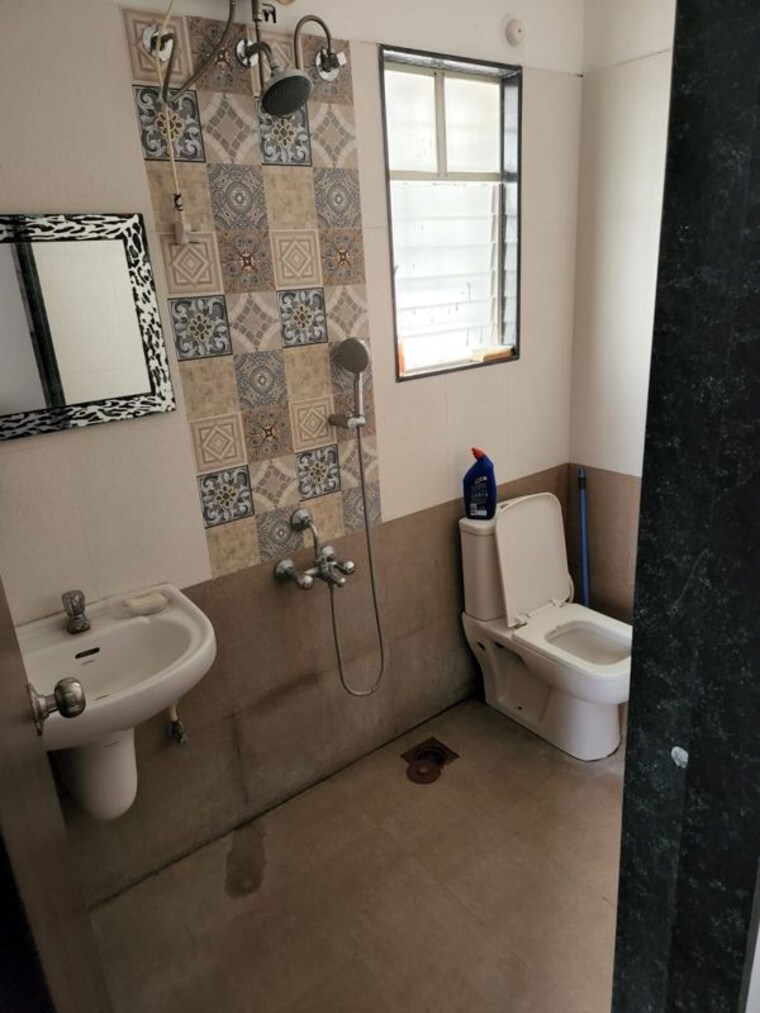 Bathroom, r-r-lunkad-39-avenue 2 Bedroom 750 Sq.Ft. Apartment In Wakad Pune 10526035
