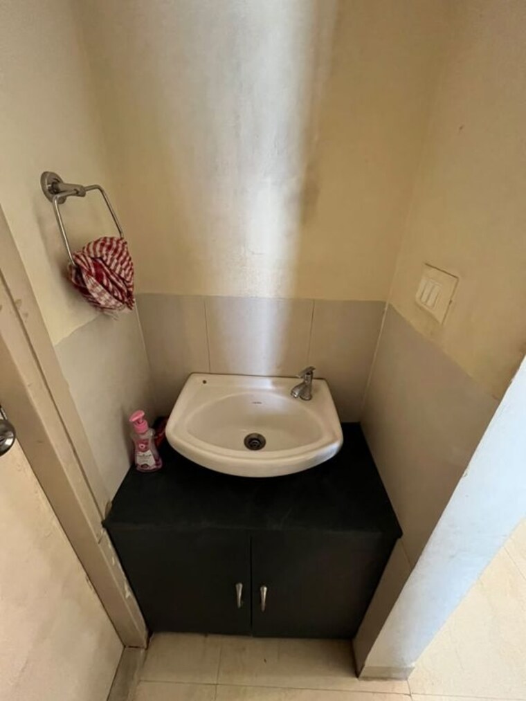 Bathroom, lodha-golden-dream 1 Bedroom 500 Sq.Ft. Apartment In Dombivli East Thane 10526047
