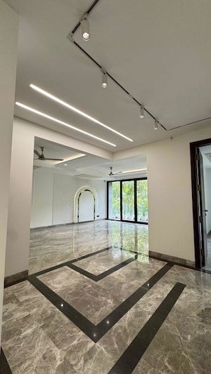 Room in 4 BHK Builder Floor at Anand Lok – for Sale