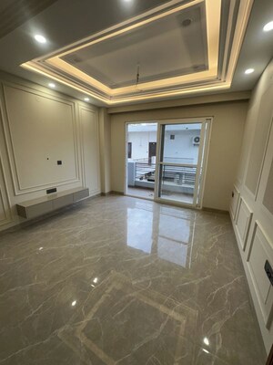 Parking in 4 BHK Builder Floor at Sector 22 – for Rent