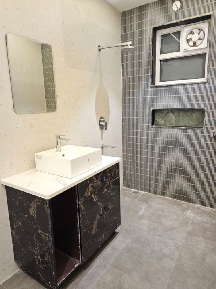 Bathroom, green fields colony 3 Bedroom 1900 Sq.Ft. Builder Floor In Green Fields Colony Faridabad 10526073
