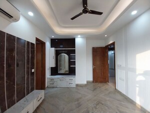 Room in 4 BHK Builder Floor at Sector 22 – for Rent